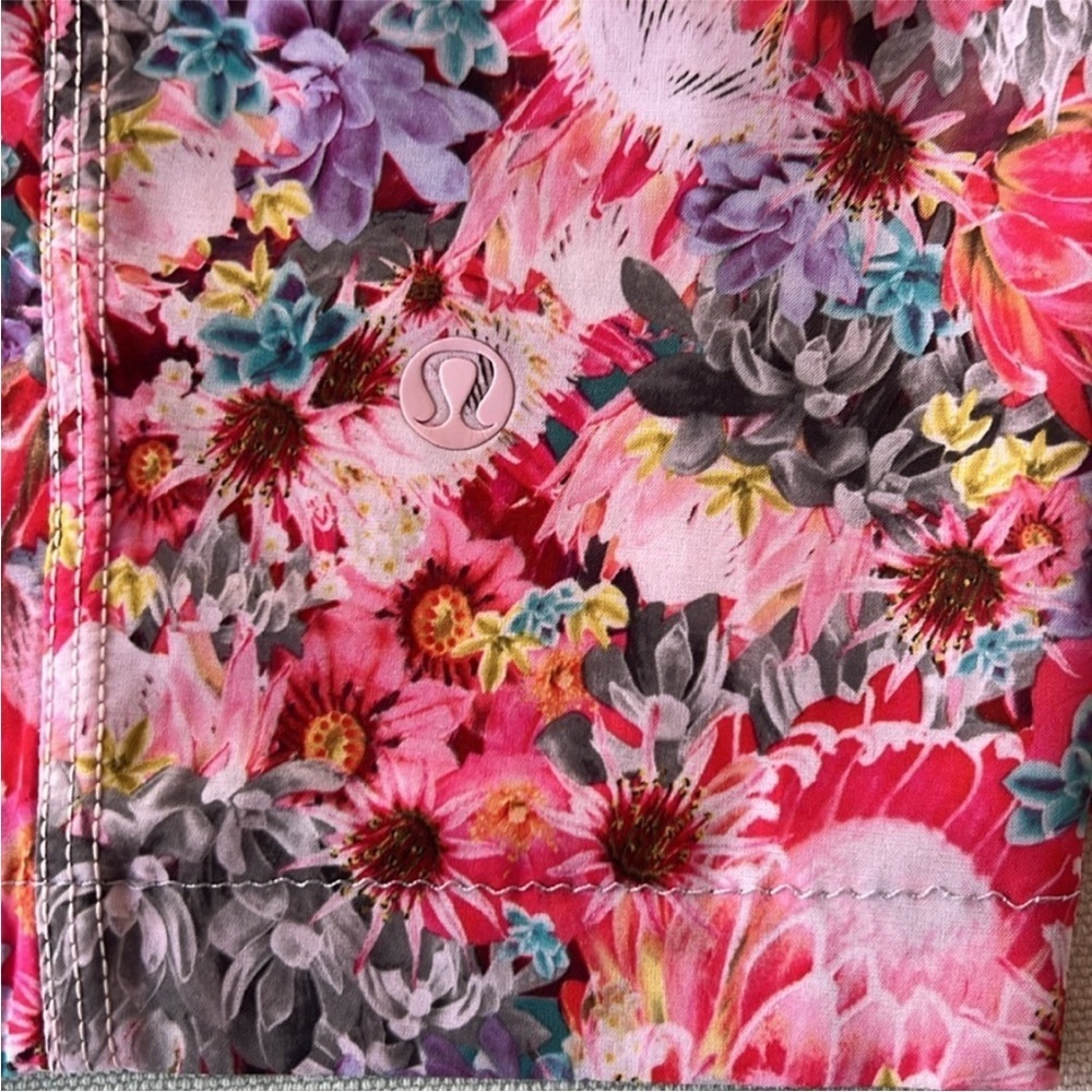 Lululemon Floral Print Rollin' With My Omies Pant HEM HAS BEEN ALTERED - Picture 6 of 14